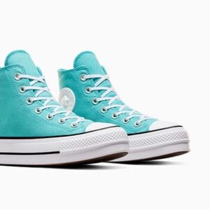 NIB Chuck Taylor All Star Lift Platform Stars - SIZE 5 Women’s